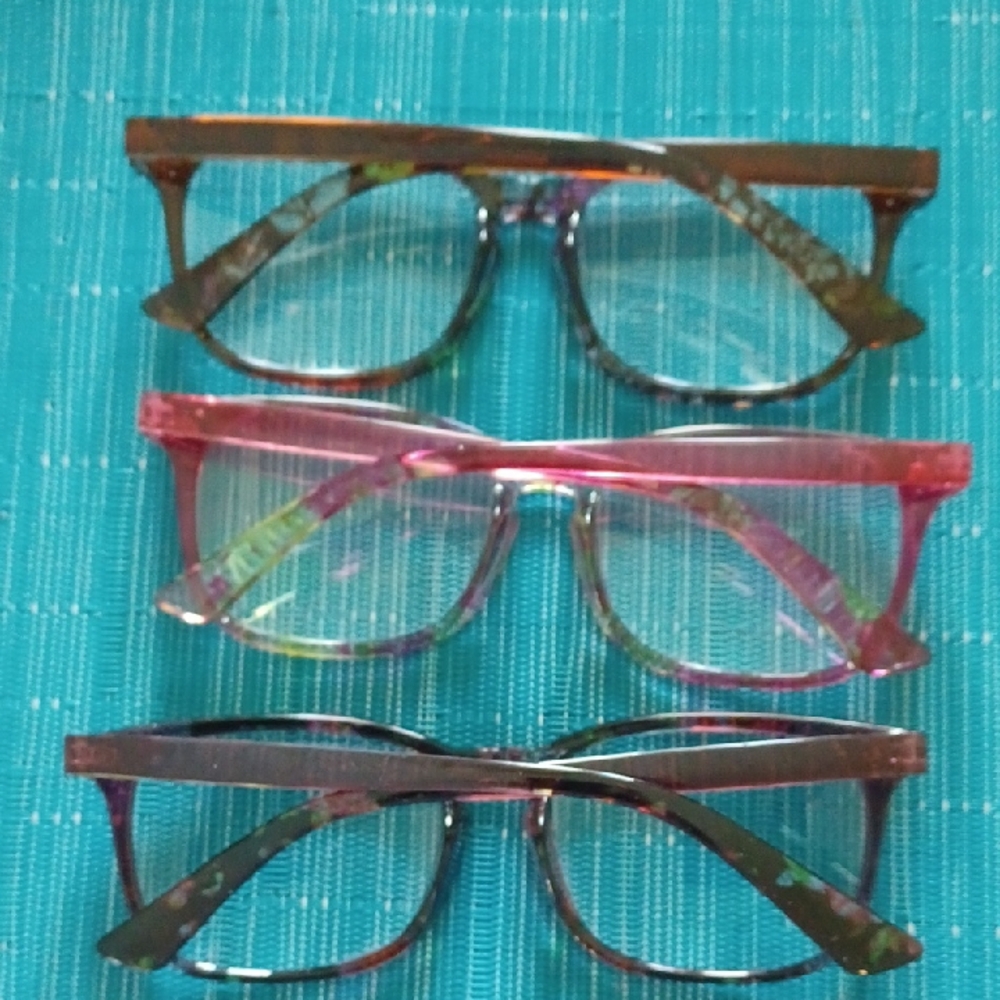 Set of Three Stylish Eyeglasses 2.0 - Picture 2 of 2